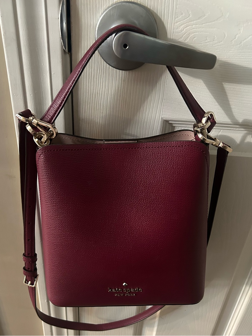 Kate Spade Darcy small leather bucket bag in burgundy. Like new, used once.